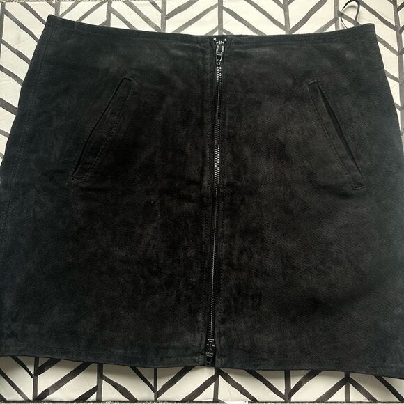 BlancNYC Size 30 Women's Suede Carbon Mini Skirt - Picture 1 of 4